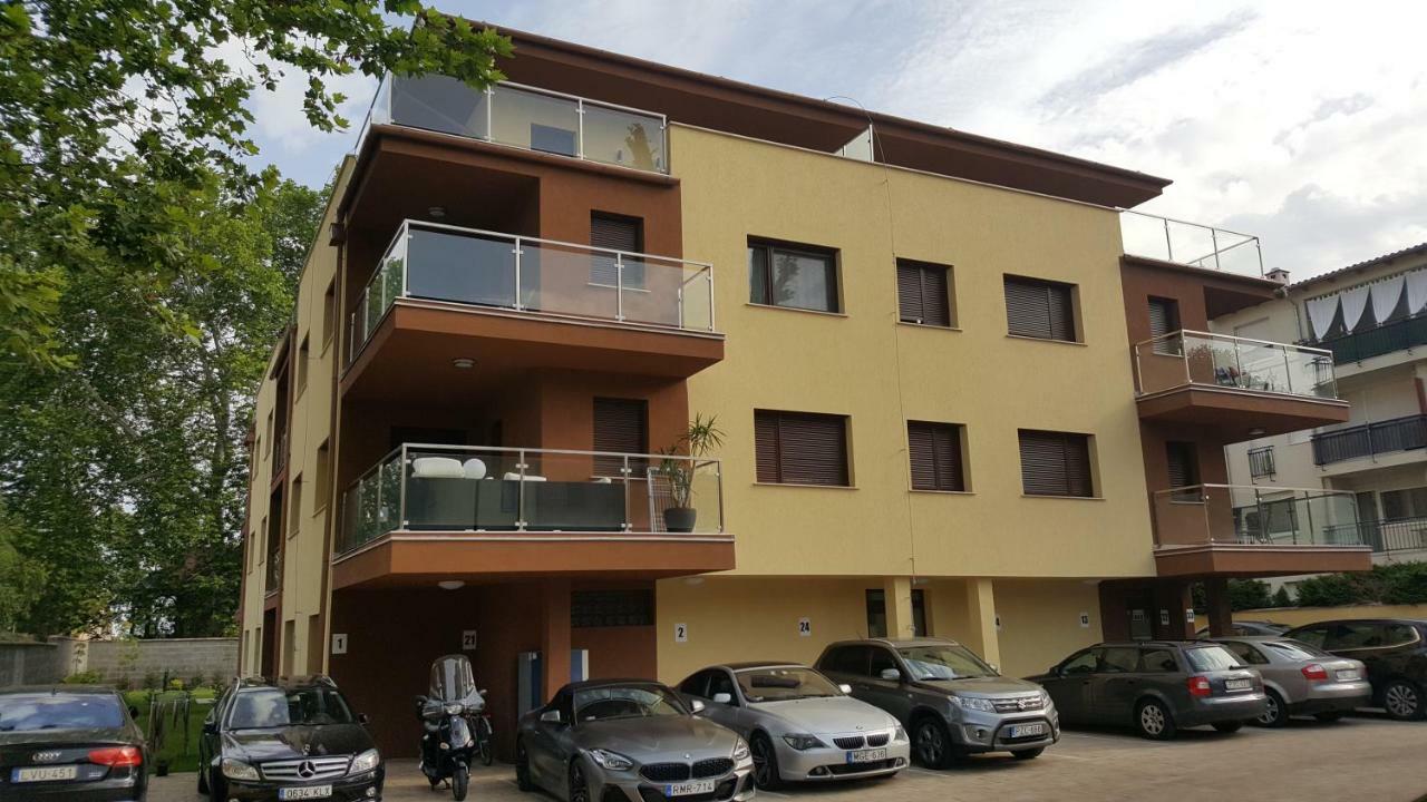 Balaton&Center Wellness Apartman Сиофок Екстериор снимка